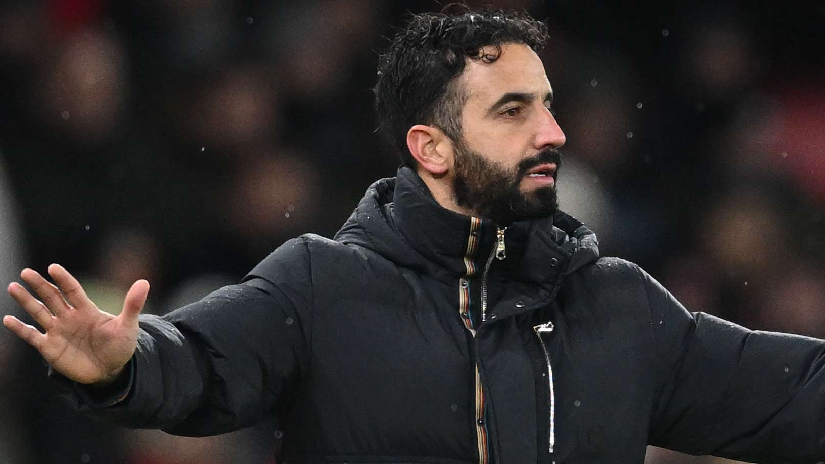 由羅哈斯裁 由羅哈斯裁