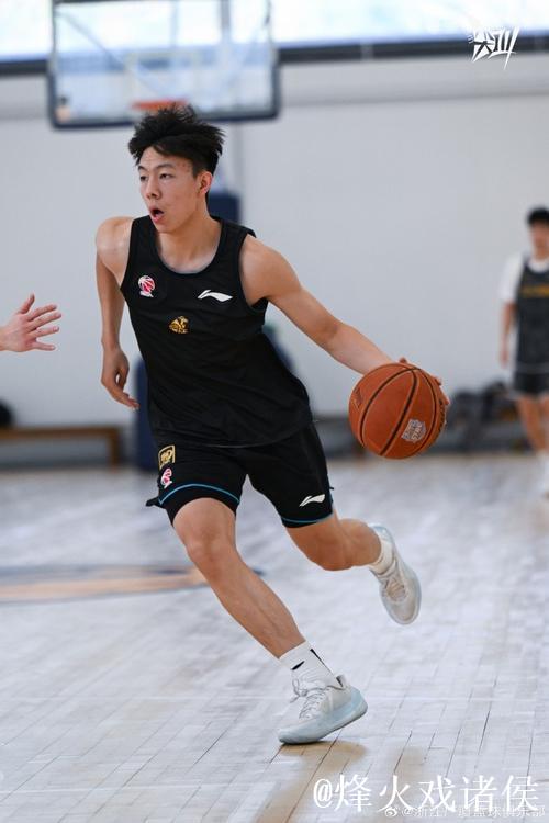 广厦男篮社媒分享青年队图集：U19决赛阶段将于12月20日进行